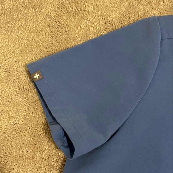 Figs Technical Collection Light Blue Catarina One Pocket Scrub Top Size Small - Picture 5 of 6